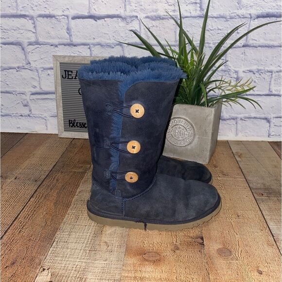 UGG
Australia Bailey Button Triplet Boots
Size 6 - Picture 6 of 10